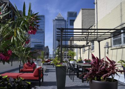 Furnished rooftop terrace at Rittenhouse Square apartments in Philadelphia